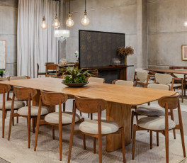 Mesa de Jantar Brendon 240cm em Carvalho Oak com Design Moderno Gottems