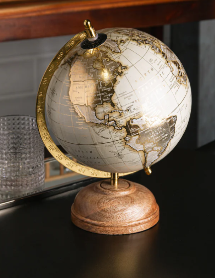 Globo Decorativo Wolff em Plástico e Madeira 30cm