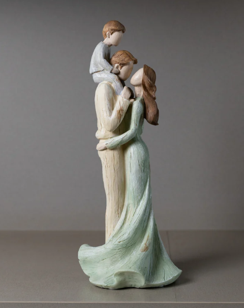 Figura Decorativa Família em Resina Wolff 28,5cm