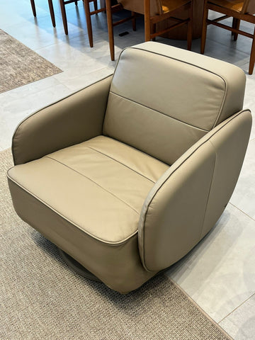 Poltrona Caju  Giratória com Balanço 78cm Salva