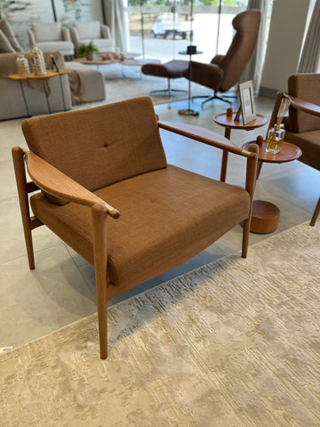 Poltrona Silla assinada pelo designer Fabrício Roncca 85cm Gottems